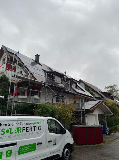 Solarfertig bei der Montage einer Solaranlage